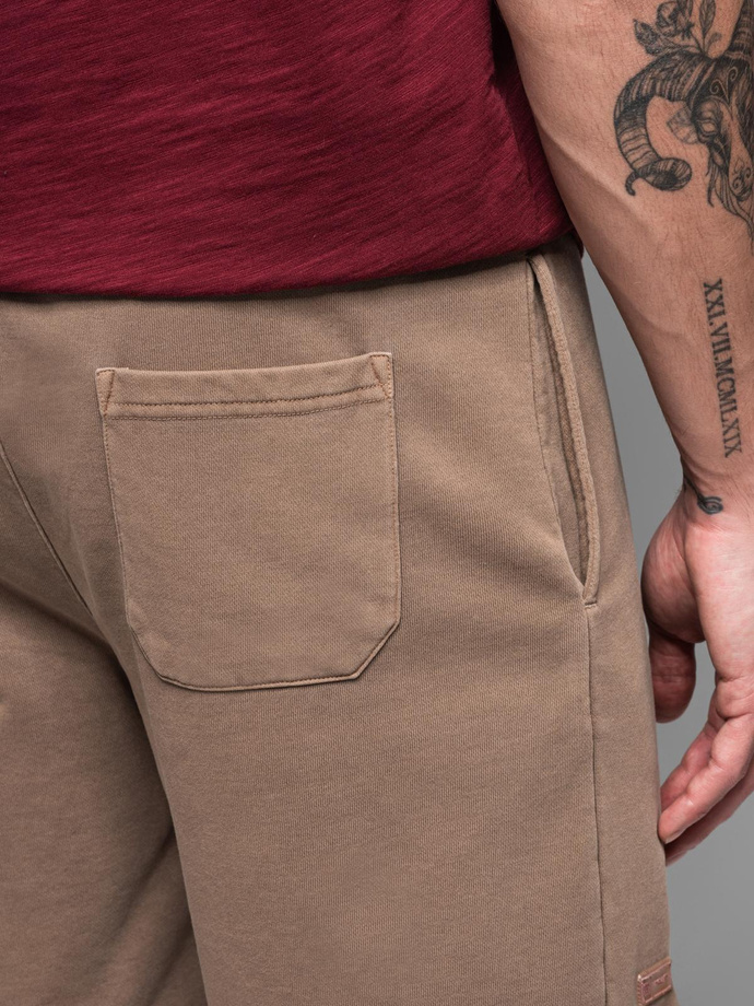 Pánské teplákové kraťasy RELAXED FIT ve sportovním stylu - světle hnědé V2 OM-SRWS-0122