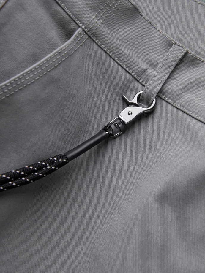 Vyriškos kelnės su krovininėmis kišenėmis ir kojų apačia - pilkos spalvos V4 OM-PACG-0189