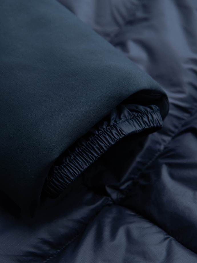 Pánska prešívaná dlhá bunda s veľkými vreckami - tmavomodrá V4 OM-JALJ-0165