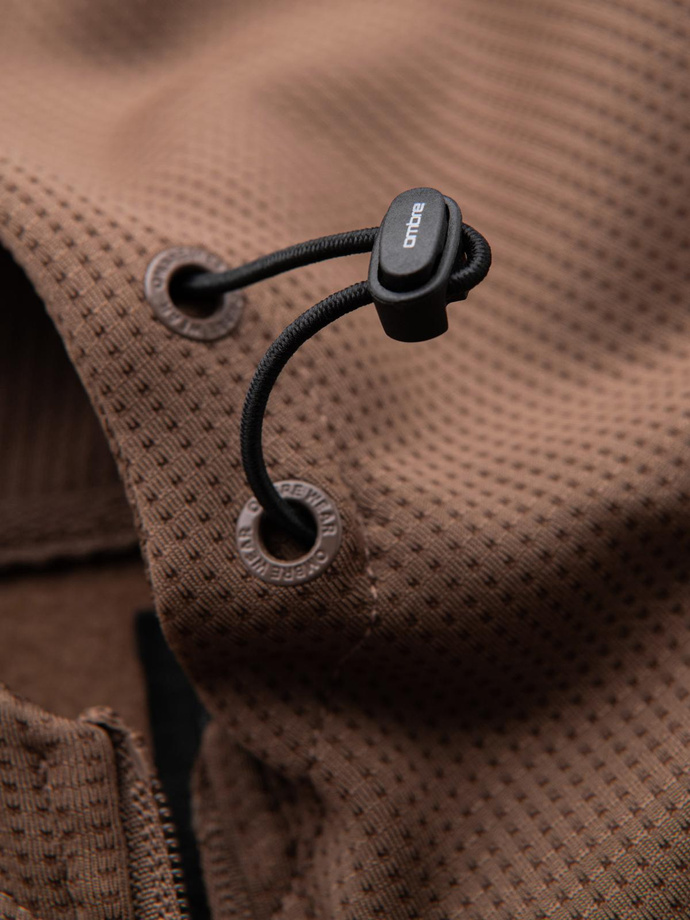 Lengva kombinuota vyriška striukė su gobtuvu ir dekoratyviniu dygsniavimu - šviesiai ruda V2 OM-JANP-0160