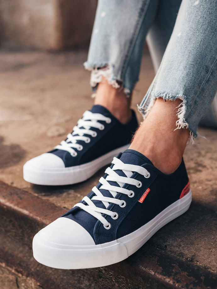 Men's short sneakers with contrasting inserts - navy blue V1 OM-FOSL-0115
