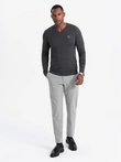 Elegantní pánský svetr s výstřihem - grafitový V17 OM-SWBS-0107