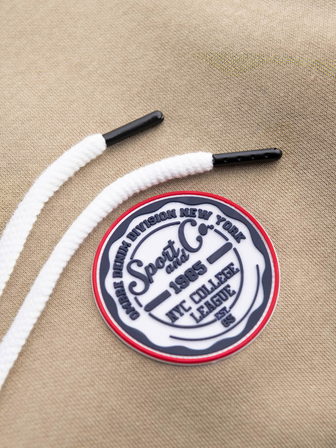 Pánska mikina klokanka s kapucňou a nášivkou v študentskom štýle - sand V3 OM-SSNZ-0144