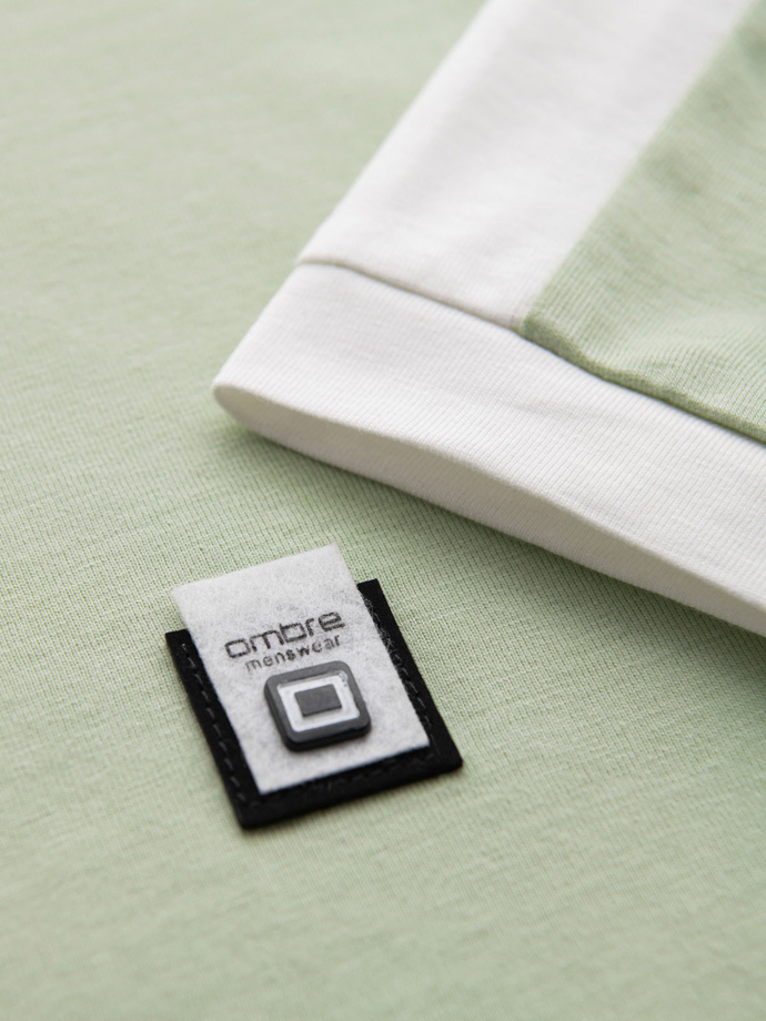 Pánské tričko s kontrastními pruhy - pistáciová V9 OM-TSCT-0115