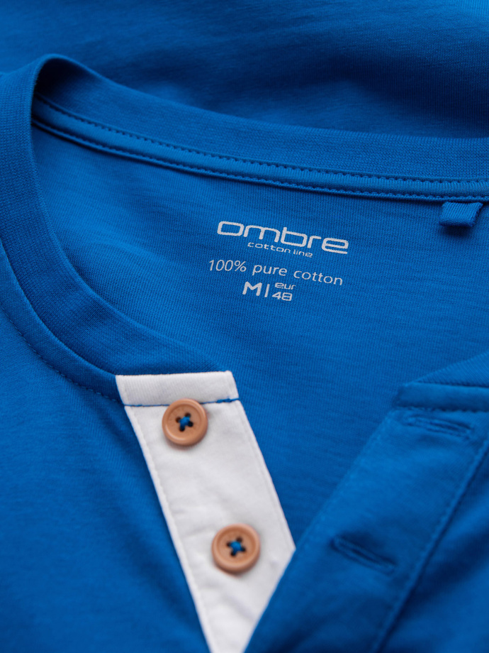 Vyriški marškinėliai ilgomis rankovėmis su sagomis prie iškirptės - mėlyni V2 OM-LSCL-0107