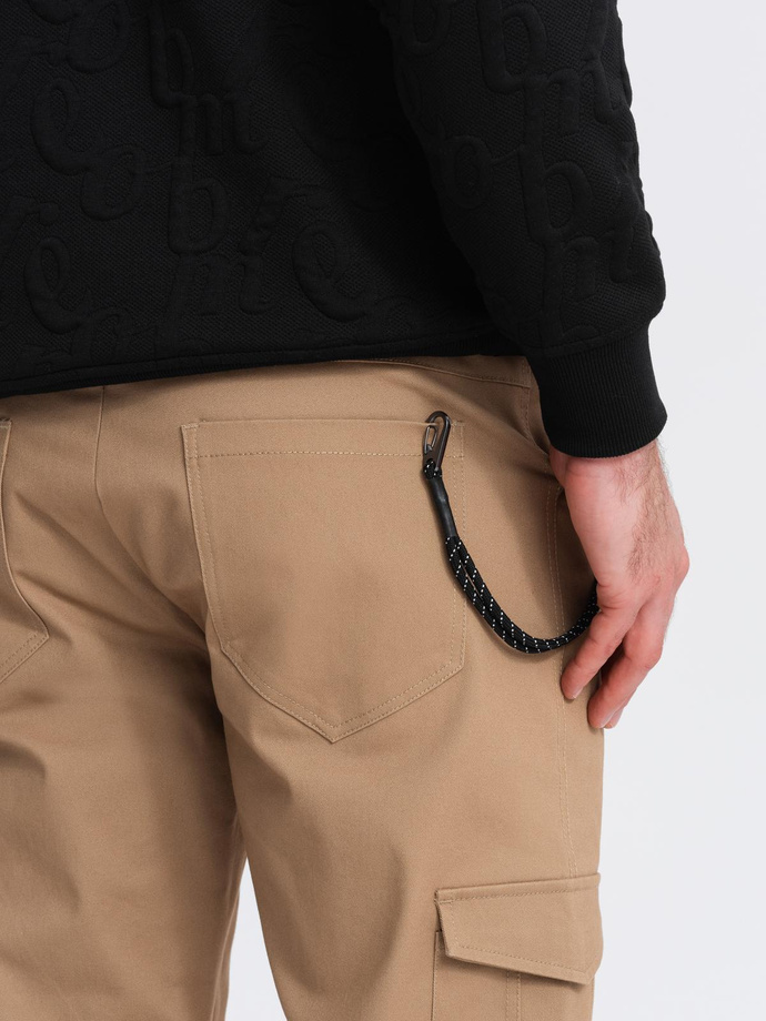 Pantaloni pentru bărbați cu buzunare cargo și tiv la picior - maro cald V2 OM-PACG-0189