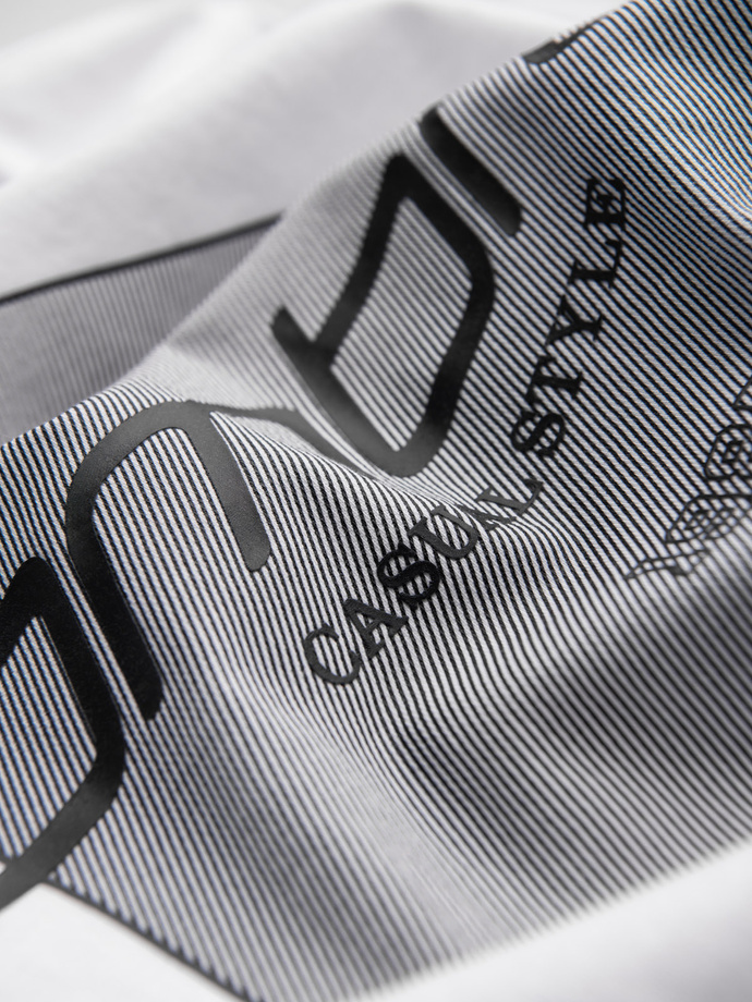 Tricou bărbătesc din bumbac cu imprimeu geometric și logo - alb V1 OM-TSPT-0141