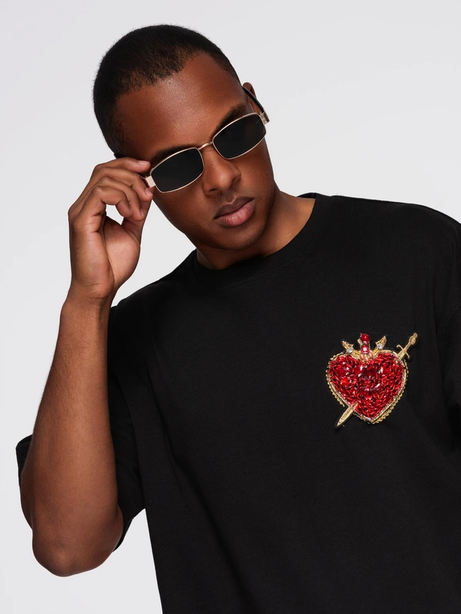 Tricou bărbătesc din bumbac cu aplicații de bijuterii pe piept - negru V1 OM-TSCT-0290