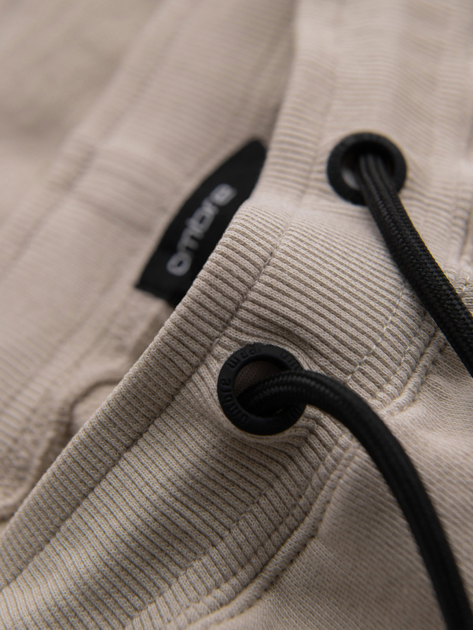 Vyriški trumpi šortai su plačiomis juostelėmis - smėlio spalvos V2 OM-SRSK-0182