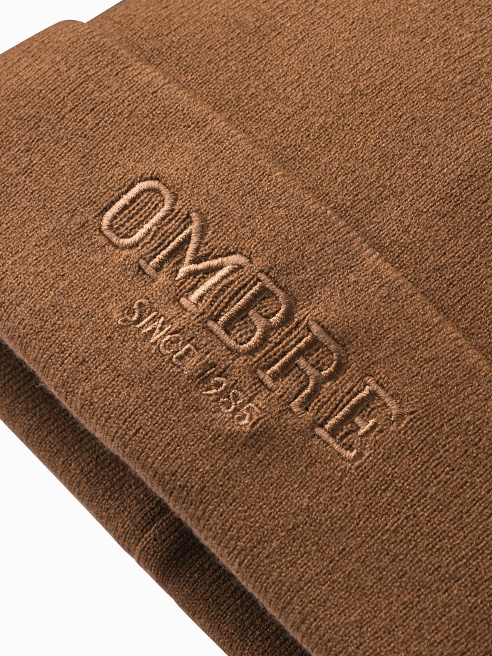 Men's knitted beanie with embroidered inscription - brown V4 OM-ACWH-0120
