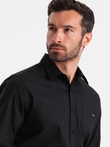Vyriški medvilniniai marškiniai su kišenėmis REGULAR FIT - juodi V1 OM-SHCS-0147
