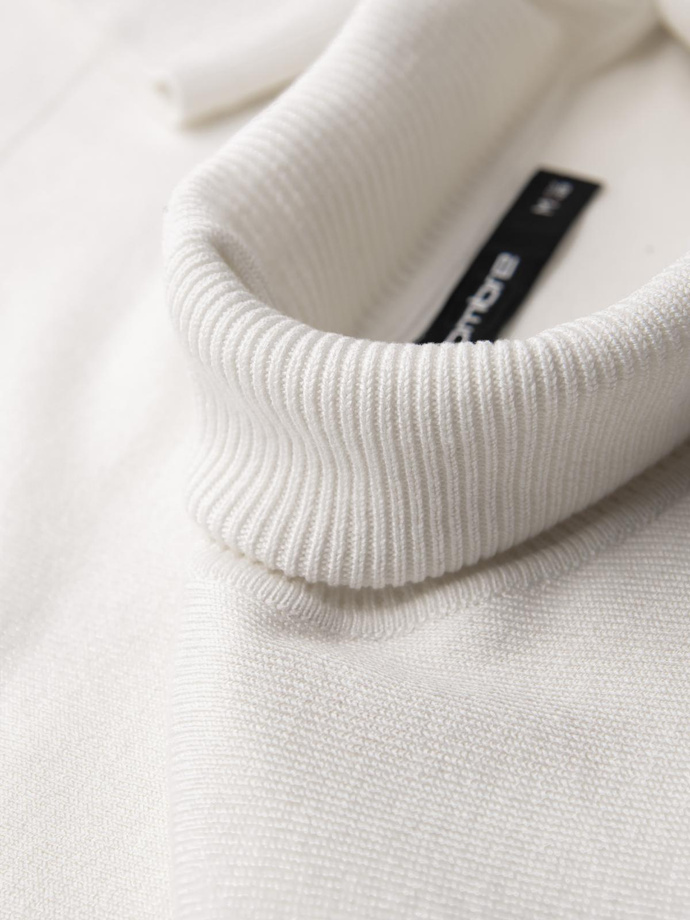Pulover pentru bărbați tricotat cu guler înalt ajustat cu vâscoză - ecru V3 OM-SWTN-0101