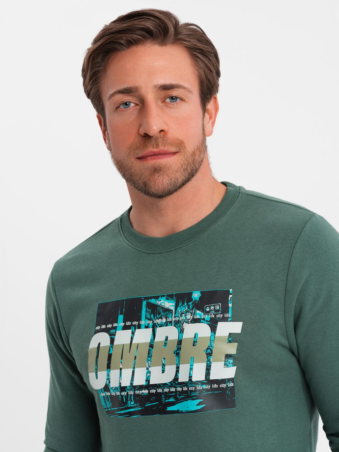 Spausdintas vyriškas džemperis per galvą - žalias V2 OM-SSPS-0156