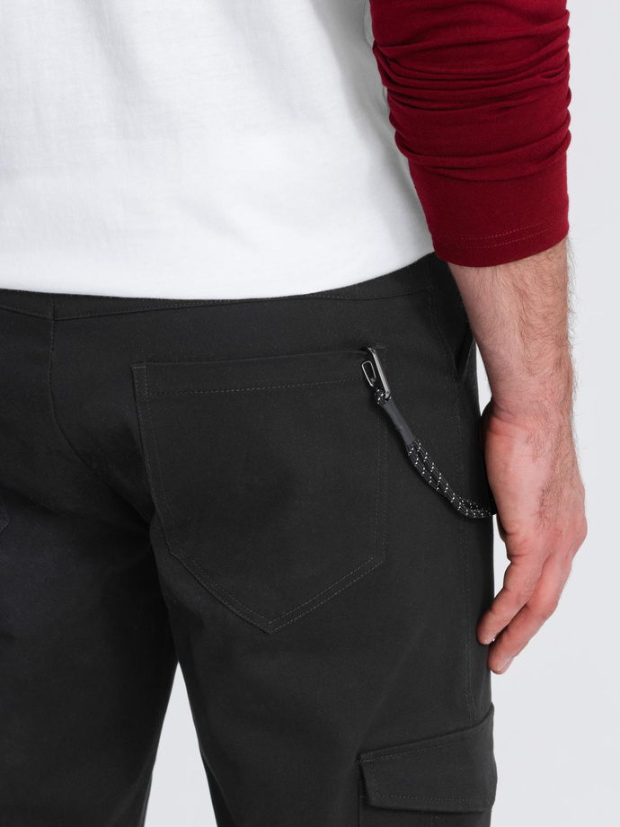 Pantaloni pentru bărbați cu buzunare cargo și tiv la picior - negru V5 OM-PACG-0189