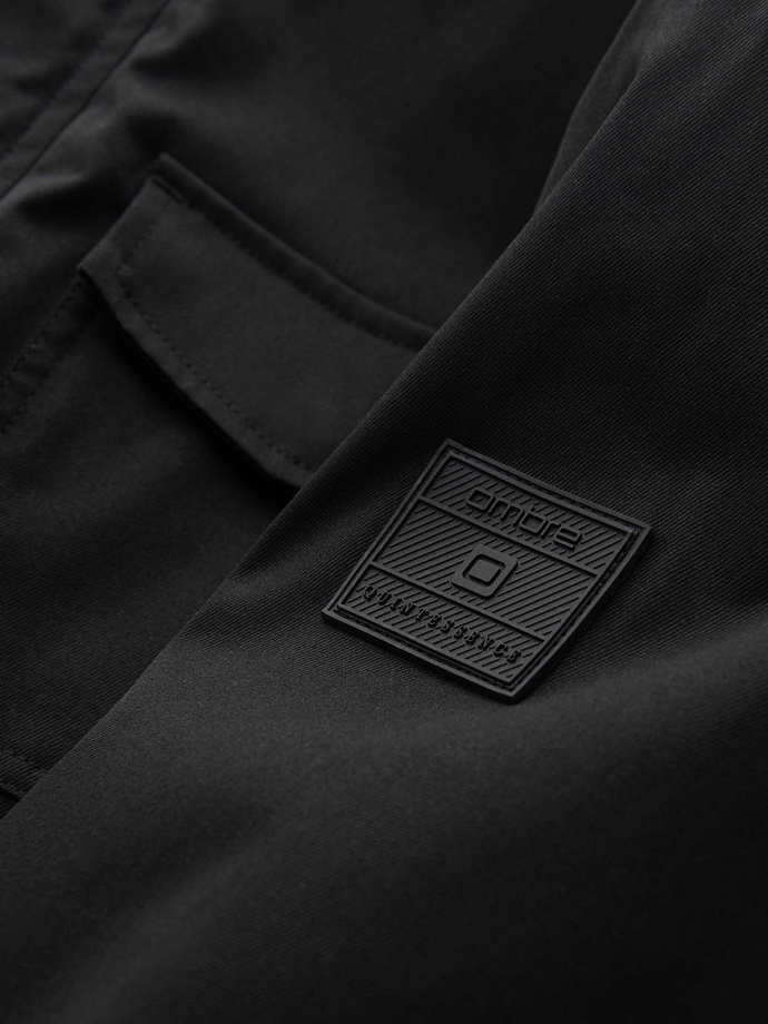 Lengva vyriška striukė su aukšta apykakle ir kišenėmis - juoda V1 OM-JALP-0167