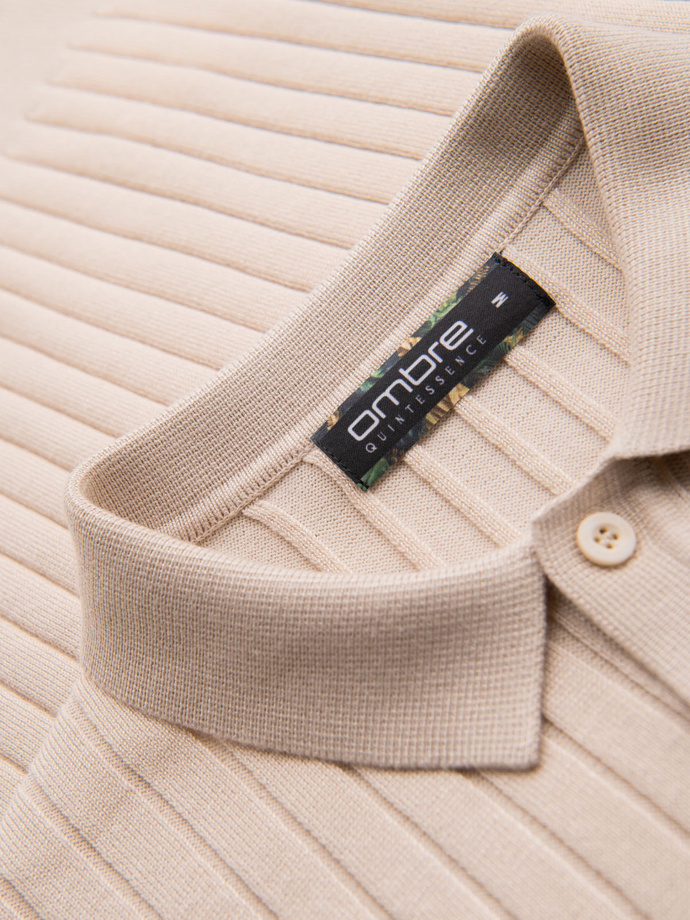 Vyriški SLIM FIT viskozės polo marškinėliai su vertikaliais dryžiais - smėlio spalvos V2 OM-POSS-0143