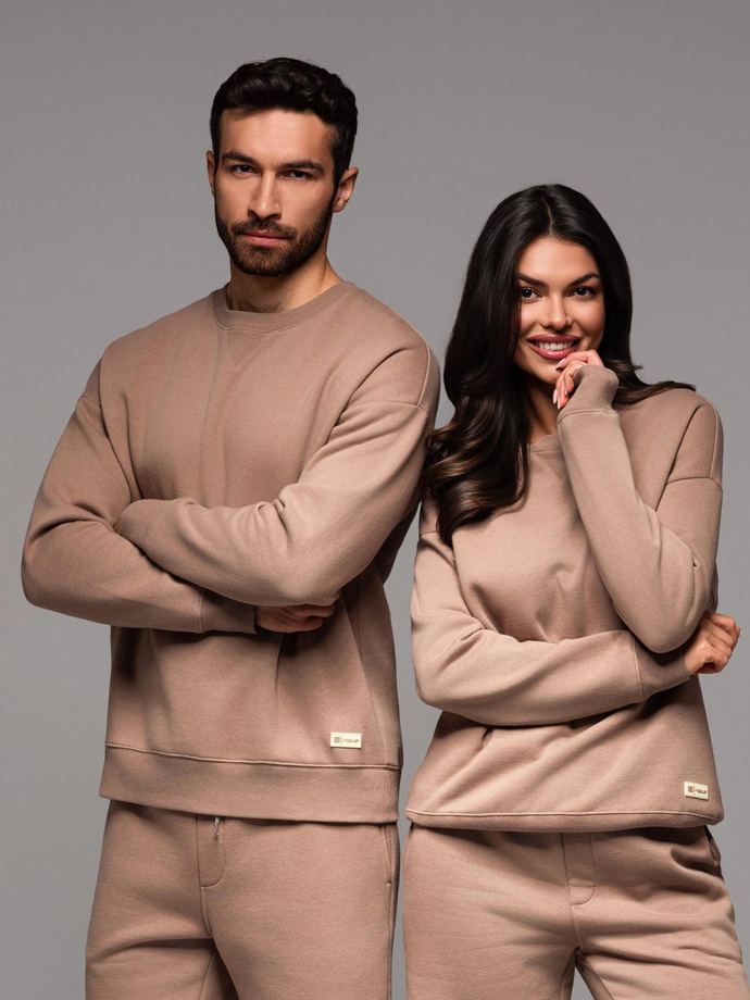 Klasikiniai unisex džemperiai su apvalia iškirpte - rudi V16 OU-SNBC-0104