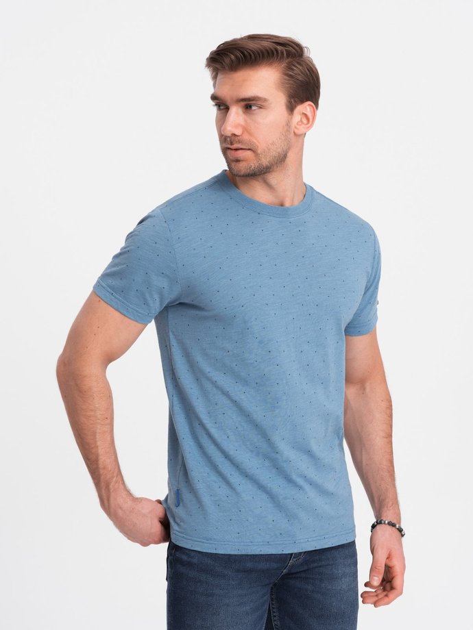Tricou bărbătesc cu imprimeu întreg cu litere colorate - denim albastru V4 OM-TSFP-0185