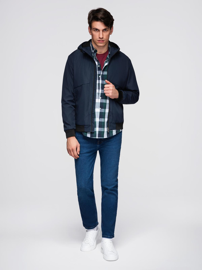 Lengva vyriška striukė su gobtuvu ir tinkliniu pamušalu - tamsiai mėlyna V1 OM-JANP-0149