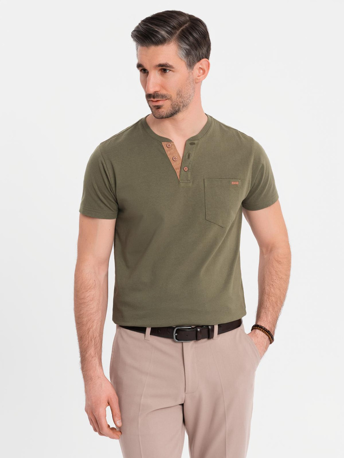 Tricou bărbătesc cu decolteu cu nasturi și căptușeală din piele de căprioară - dark olive V5 OM-TSCT-0206