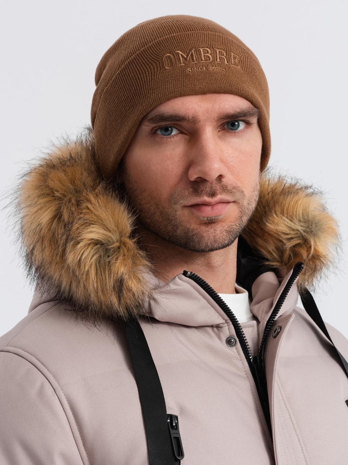 Men's knitted beanie with embroidered inscription - brown V4 OM-ACWH-0120