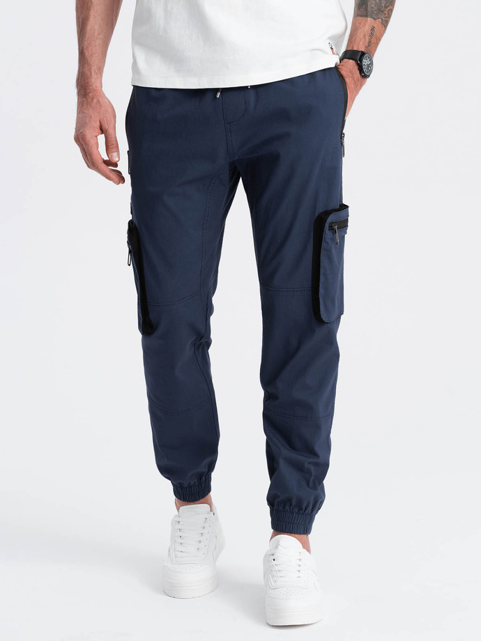 Pantaloni bărbătești JOGGER cu buzunare cargo cu fermoar - albastru marin V5 OM-PAJO-0135