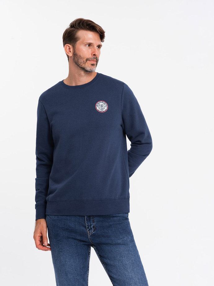 Men's non-stretch sweatshirt with college style patch - navy blue V2 OM-SSNZ-0134