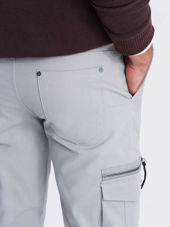Pantaloni cargo STRAIGHT LEG pentru bărbați cu broșă triunghiulară în buzunar - gri V3 OM-PACG-0196