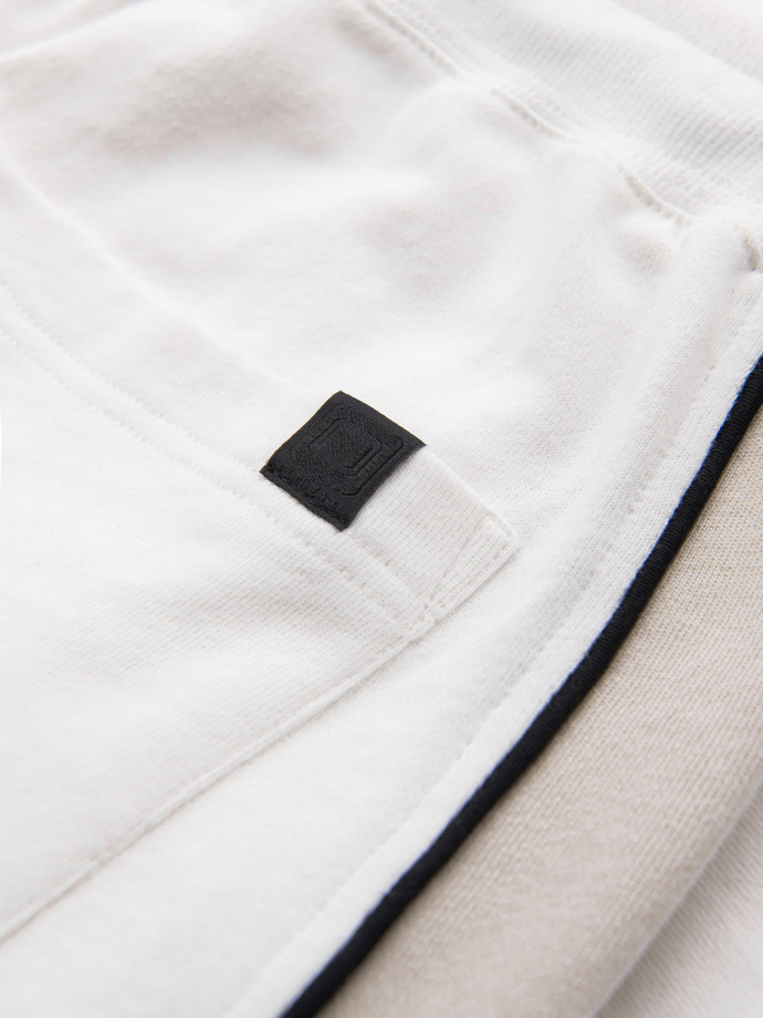 Vyriški trumpi prakaitiniai šortai su plačiomis juostomis - laužytos baltos spalvos V1 OM-SRSK-0182