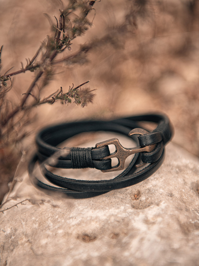 Men's bracelet on the strap - black A205