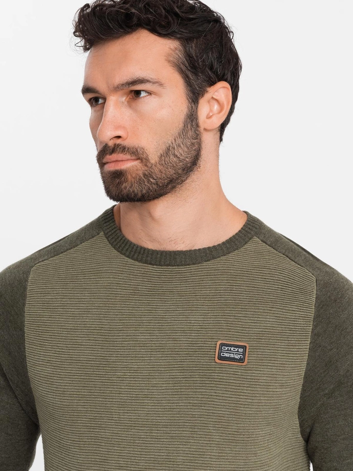 Cotton men's sweater with patch and raglan sleeves - olive V2 OM-SWSW-0121