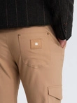 Pantaloni bărbătești REGULAR din stofă cu buzunare cargo - maro deschis V4 OM-PACG-0178
