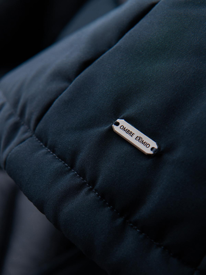 Pánska bunda s kapucňou a geometrickým kosoštvorcovým prešívaním - tmavomodrá V2 OM-JAHP-0237