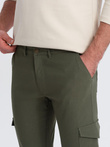 Pantaloni bărbătești REGULAR din stofă cu buzunare cargo - verde-oliv închis V1 OM-PACG-0178