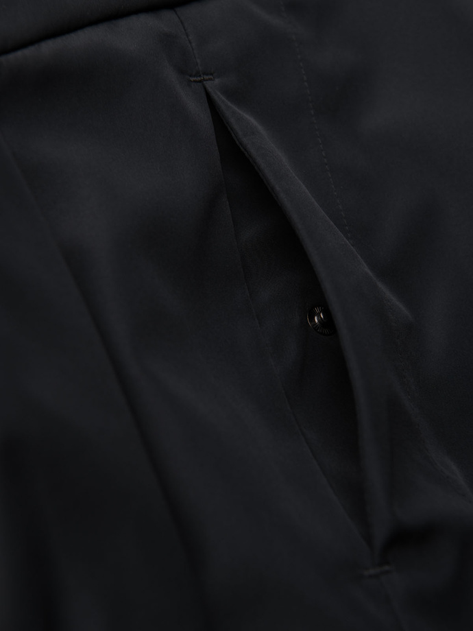 Lengva vyriška striukė su tinkliniu pamušalu ir gobtuvu - juoda V4 OM-JANP-0149