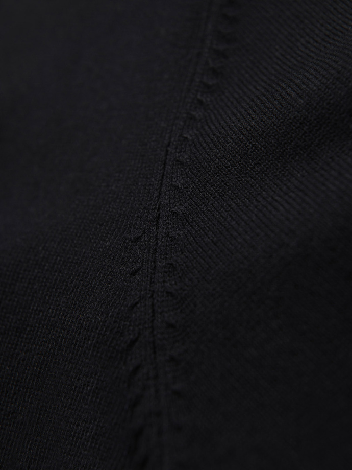 Pánsky jednofarebný pletený sveter z viskózy - čierny V2 OM-SWCD-0126