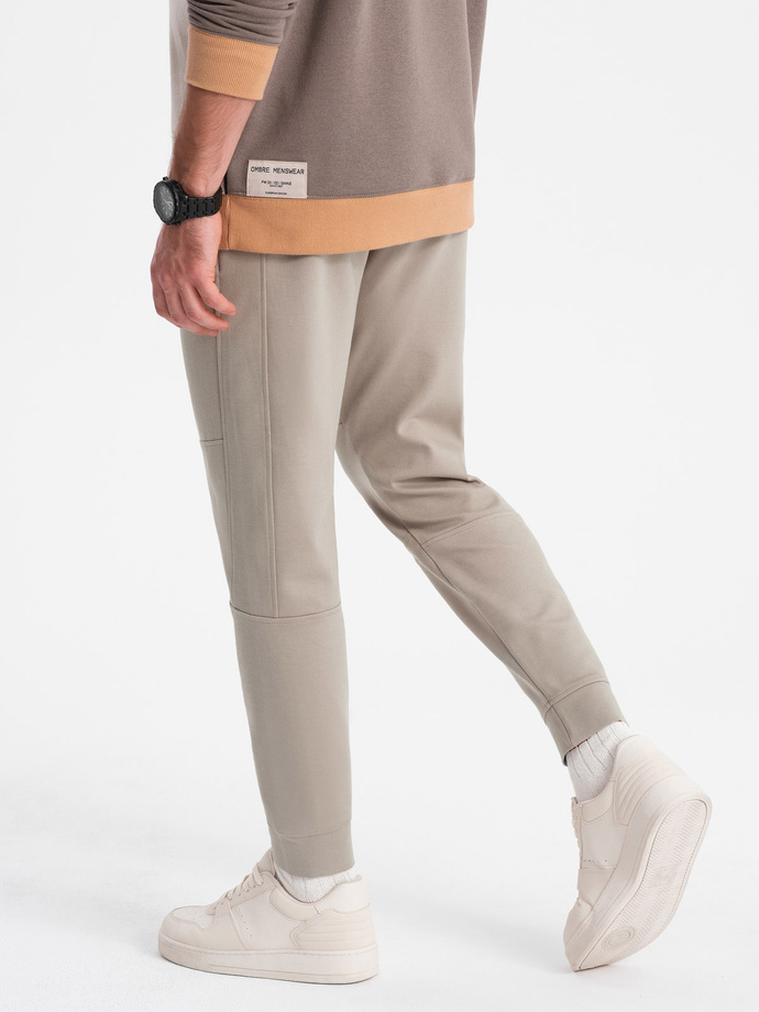 Pantaloni de trening jogger pentru bărbați cu talie elastică și cusături - cenușiu V1 OM-PASK-0142