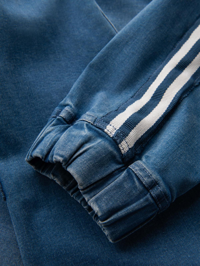 Pantalon sport bărbătesc din denim cu bordură - albastru V3 OM-PADJ-0156