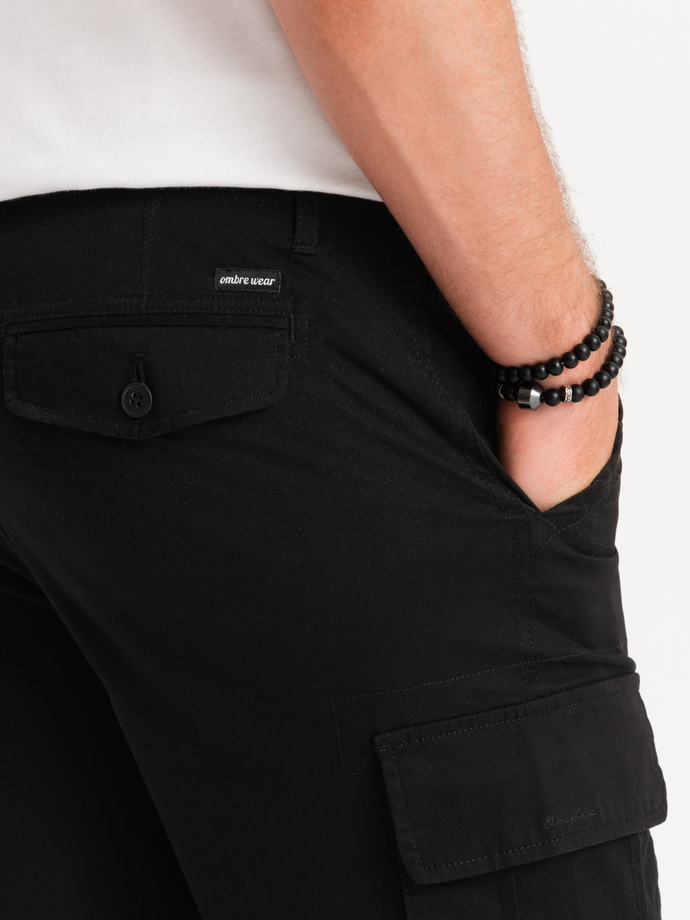 Pantaloni scurți unicolore pentru bărbați cu buzunare cargo - negru V4 OM-SRCG-0133