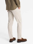 Vyriškos REGULAR FIT uniforminės chino kelnės - smėlio spalvos V2 OM-PACP-0183
