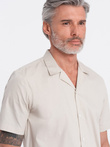 Cămașă bărbătească cu mânecă scurtă și guler cubanez - crem V7 OM-SHSS-0168