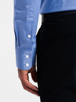 Vyriški klasikiniai SLIM FIT marškiniai iš atlasinio audinio - mėlyni V2 OM-SHOS-0176