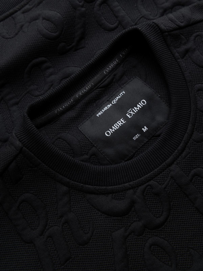 Hanorac bărbătesc RELAXED FIT cu litere în relief - negru V1 OM-SSNZ-0164
