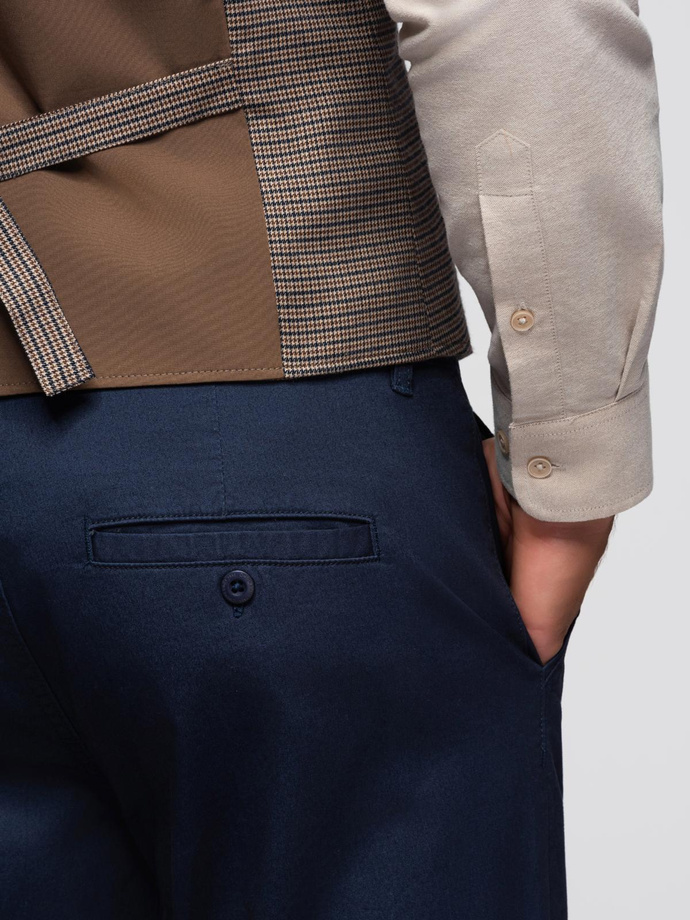 Pánske chino nohavice s ozdobným pásom - tmavomodré V2 OM-PACP-0118