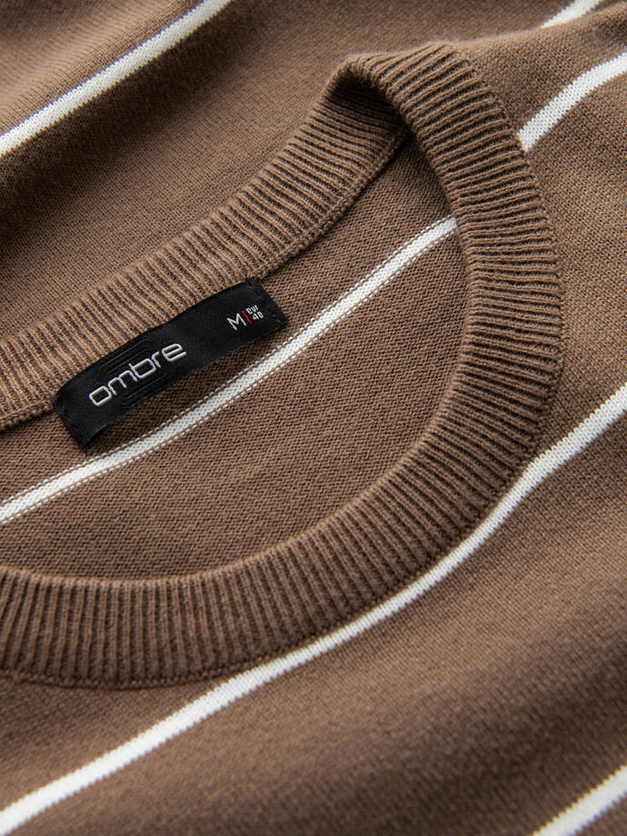Pánsky ležérny sveter s vodorovnými pruhmi - hnedý V3 OM-SWSW-0143
