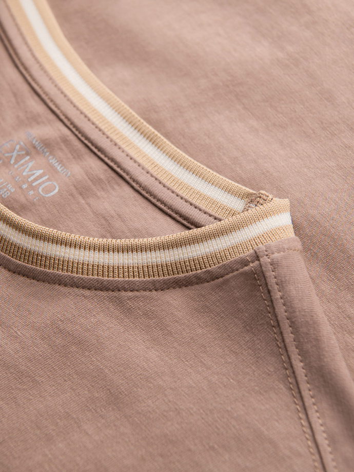 Vyriški medvilniniai marškinėliai ilgomis rankovėmis su dryžuota U formos iškirpte ir siuvinėjimu - rudi V6 OM-LSCL-0128