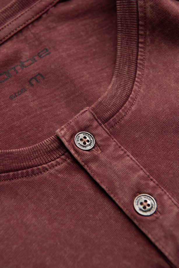 Tricou pentru bărbați cu decolteu henley - maro V3 S1757