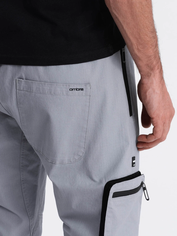 Pantaloni bărbătești JOGGER cu buzunare cargo cu fermoar și fermoar - gri deschis V8 OM-PAJO-0135