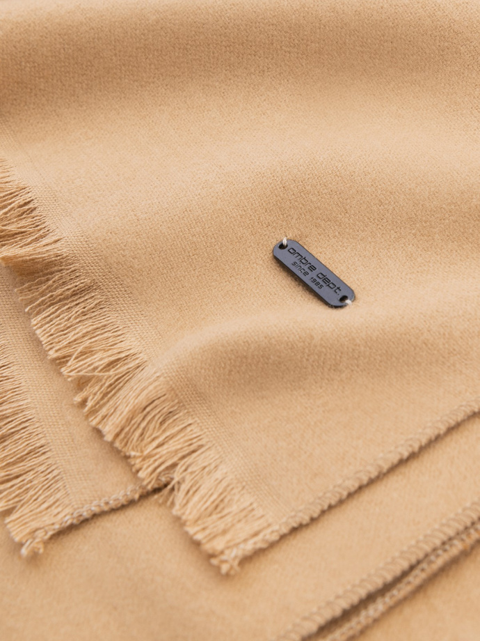 Jednofarebný pánsky šál s strapcami - svetlohnedý V4 OM-ACSF-0116