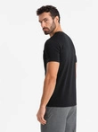Vyriški SLIM FIT marškinėliai su elastanu ir spauda - juodi V1 OM-TSBC-0222